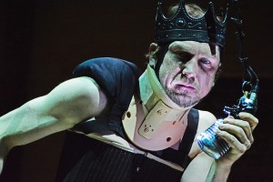Lars Eidinger als "Richard III." in der Regie von Thomas Ostermayer