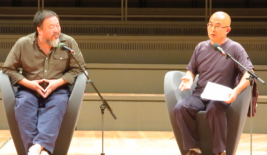 Ai Weiwei und Liao Yiwu in der Philharmonie Berlin, Internationales Literaturfestival Berlin © Holger Jacobs