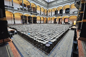 "Hocker", Ai Weiwei Ausstellung im Martin-Gropius-Bau © Holger Jacobs