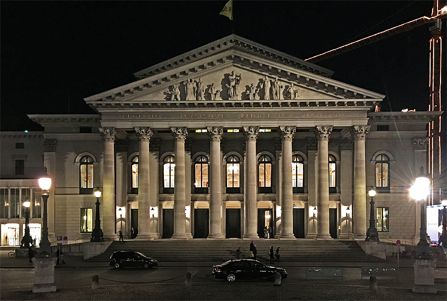 Bayerische Staatsoper und Nationaltheater in München (1825) © Holger Jacobs