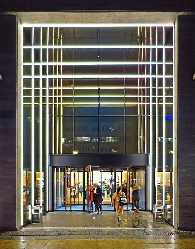 KaDeWe Hauptportal von Rem Koolhaas, Foto: Holger Jacobs
