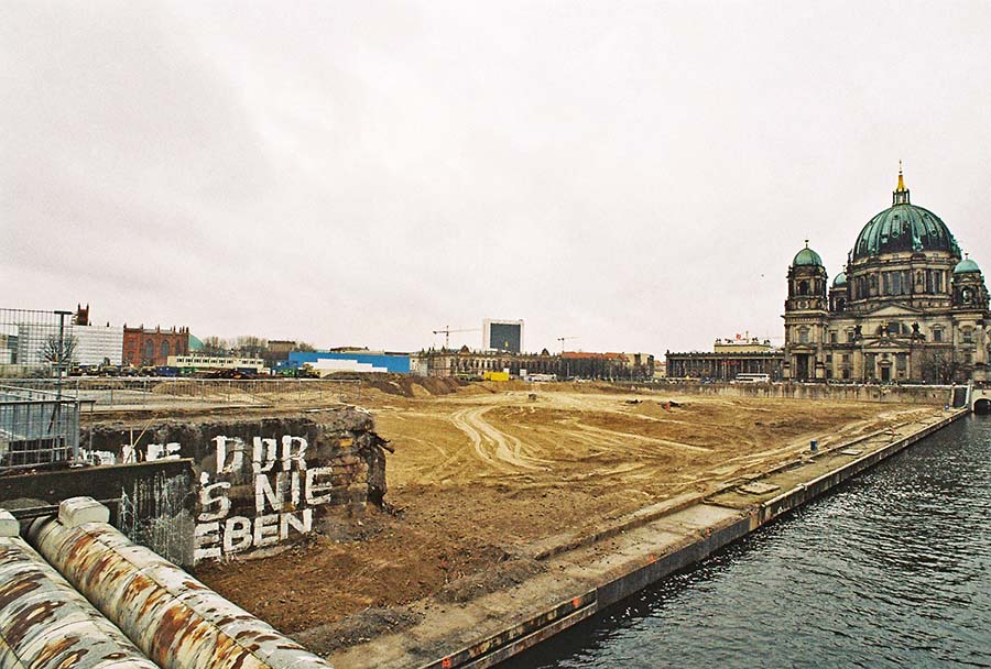 Leerer Schlossplatz 2008 © Holger Jacobs